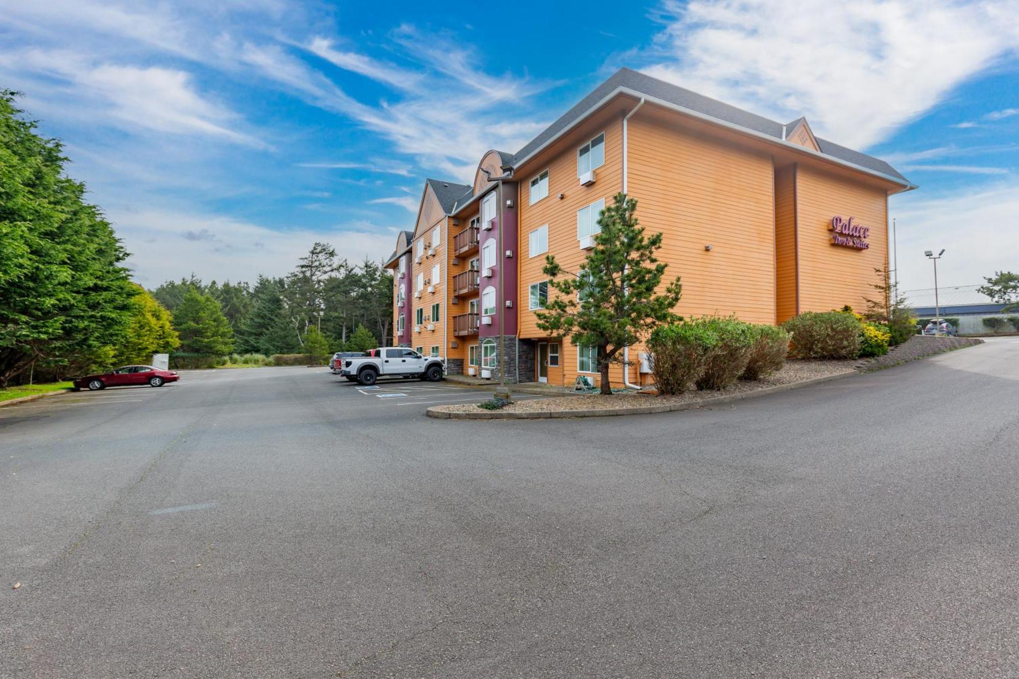 Palace Inn & Suites Lincoln City Exteriér fotografie