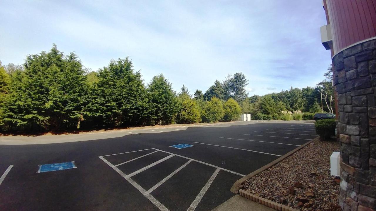 Palace Inn & Suites Lincoln City Exteriér fotografie